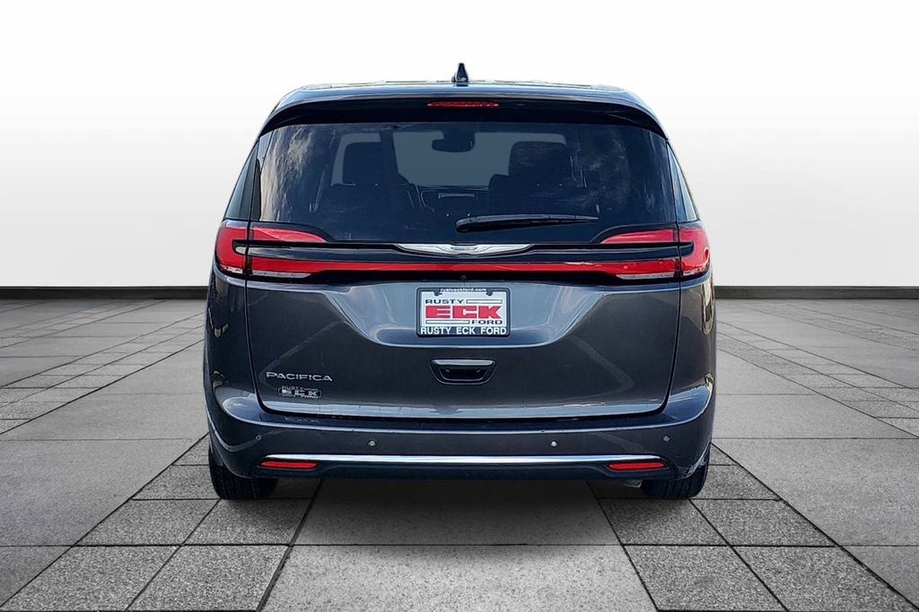 Used 2023 Chrysler Pacifica - photo 1