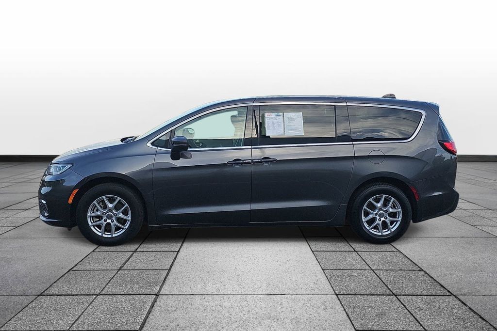 Used 2023 Chrysler Pacifica - photo 5