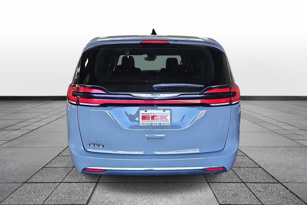 Used 2023 Chrysler Pacifica - photo 1