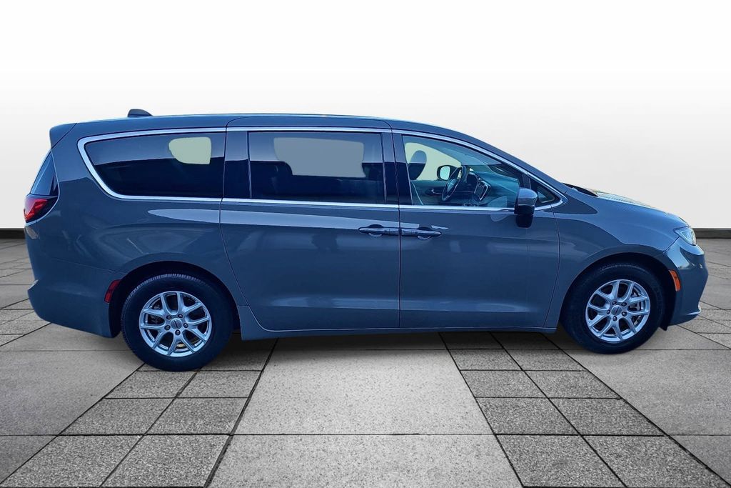 Used 2023 Chrysler Pacifica - photo 6