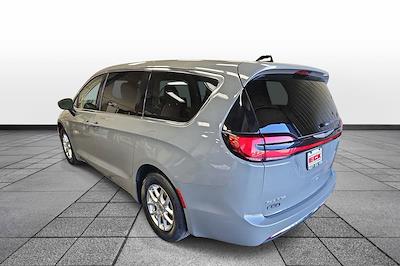 Used 2023 Chrysler Pacifica - photo 2