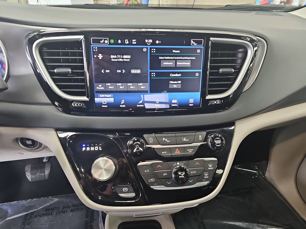 Used 2023 Chrysler Pacifica - photo 18