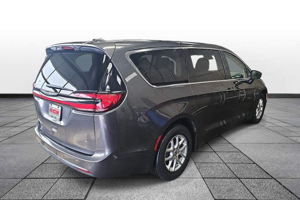 Used 2023 Chrysler Pacifica - photo 1