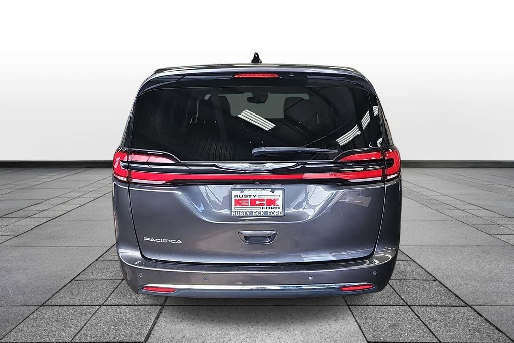 Used 2023 Chrysler Pacifica - photo 2