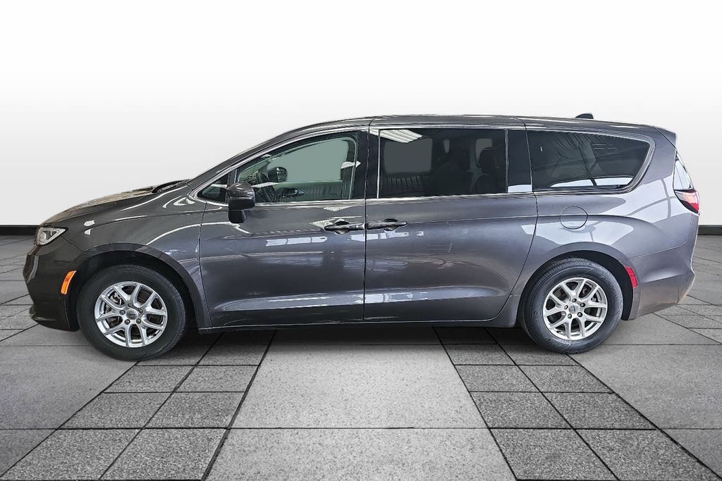 Used 2023 Chrysler Pacifica - photo 6