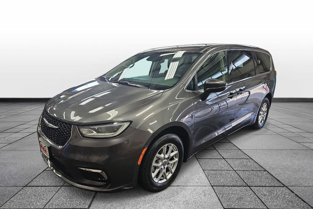 Used 2023 Chrysler Pacifica - photo 1