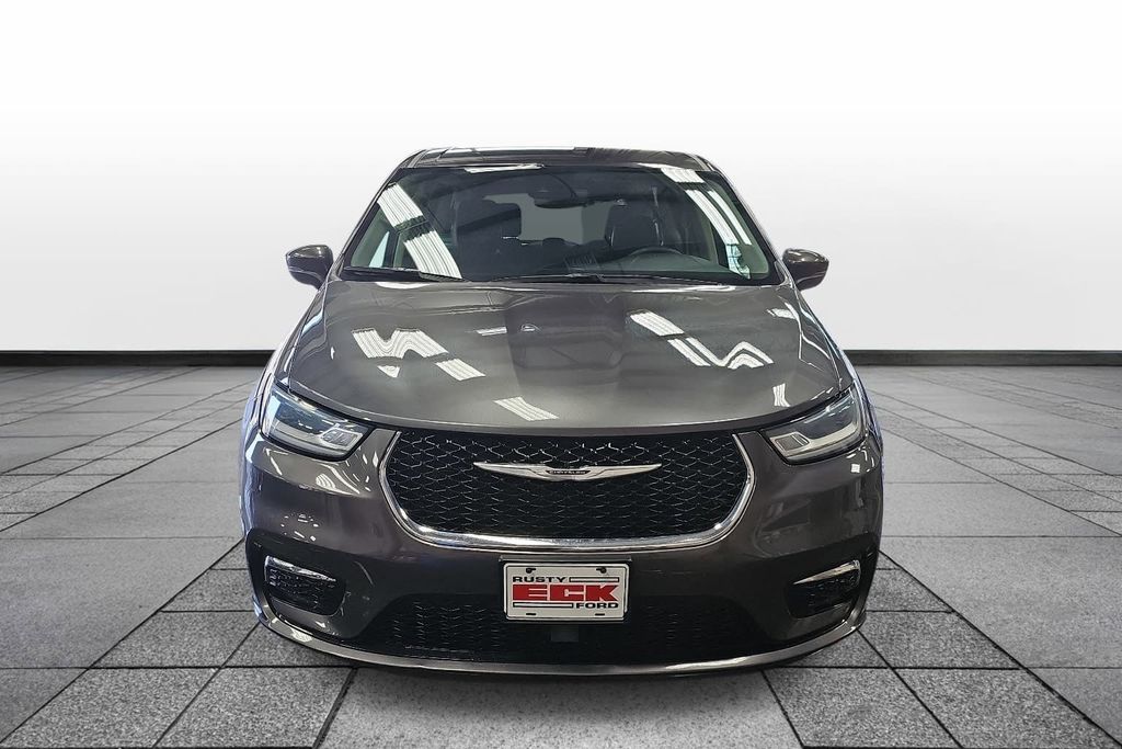 Used 2023 Chrysler Pacifica - photo 2