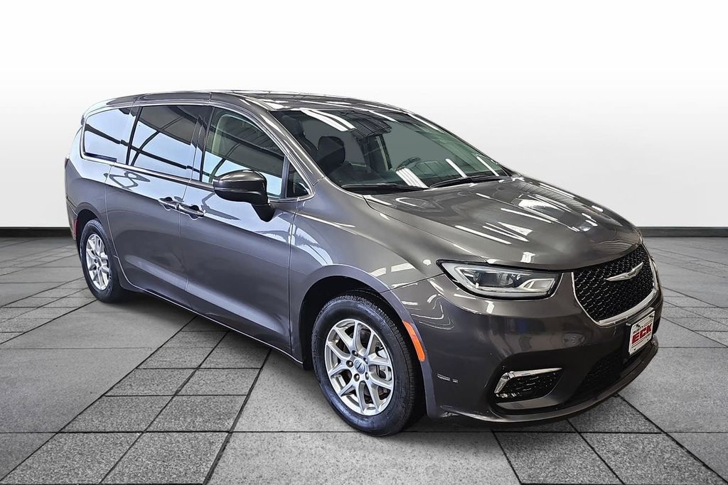 Used 2023 Chrysler Pacifica - photo 5