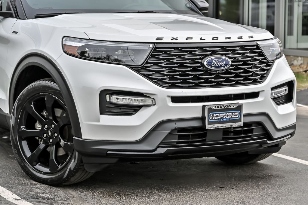 Used 2023 Ford Explorer - photo 2