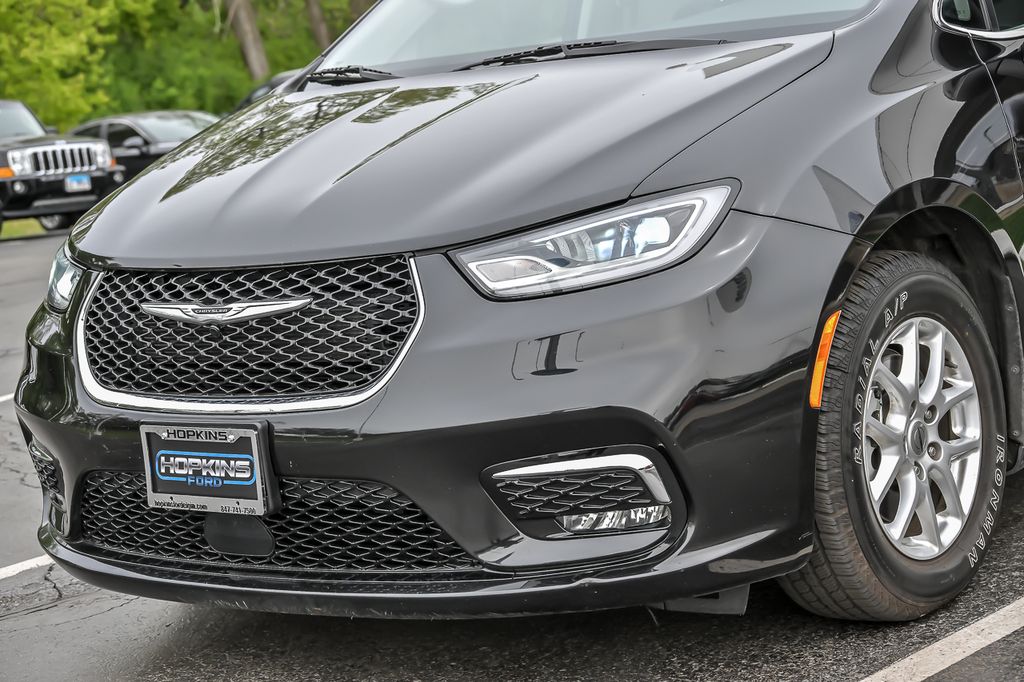 Used 2023 Chrysler Pacifica - photo 2