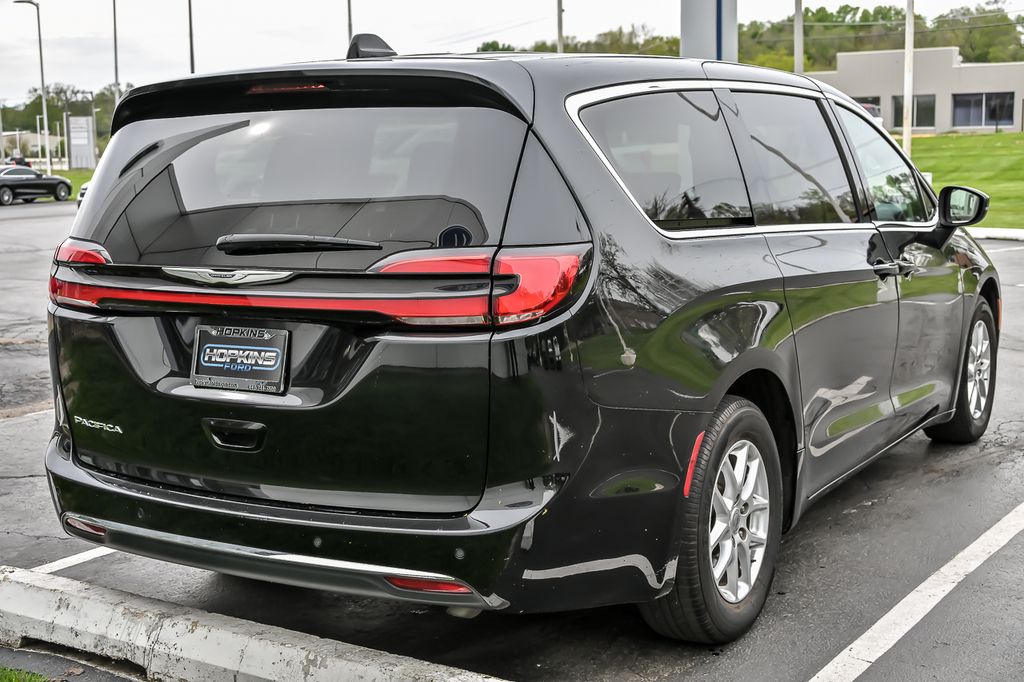 Used 2023 Chrysler Pacifica - photo 8