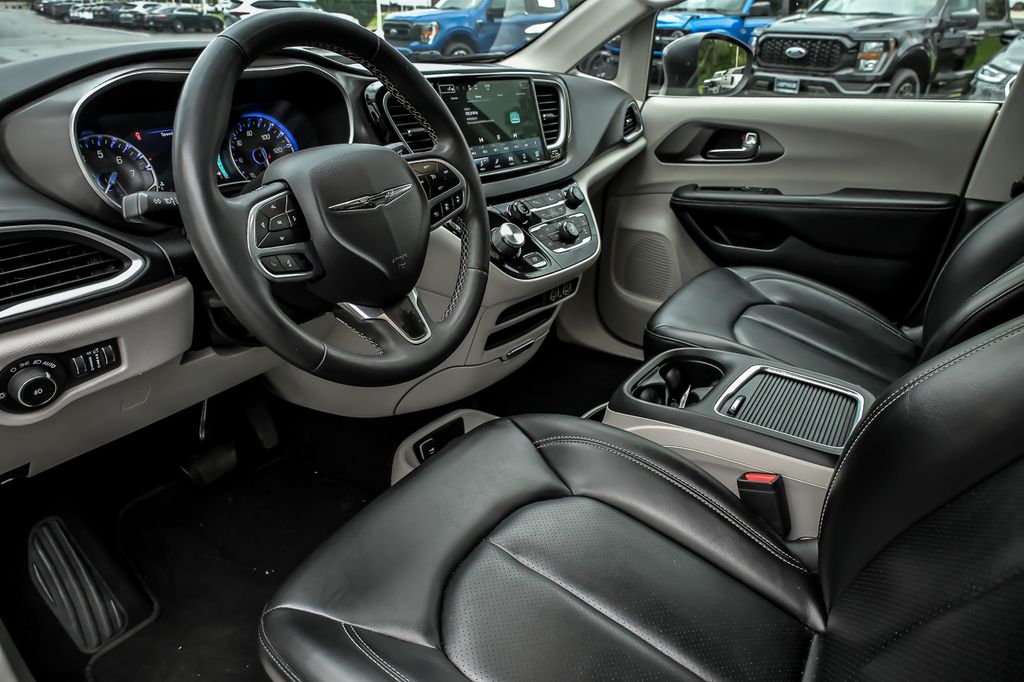 Used 2023 Chrysler Pacifica - photo 12
