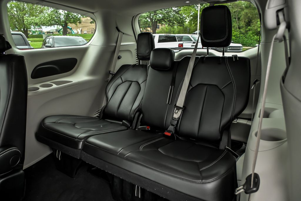 Used 2023 Chrysler Pacifica - photo 16