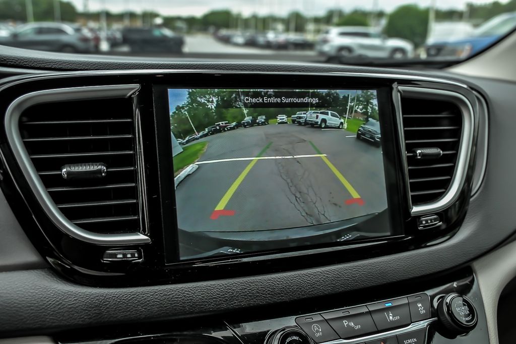 Used 2023 Chrysler Pacifica - photo 22