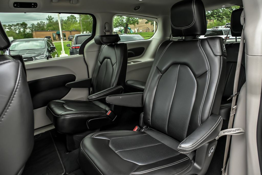 Used 2023 Chrysler Pacifica - photo 7