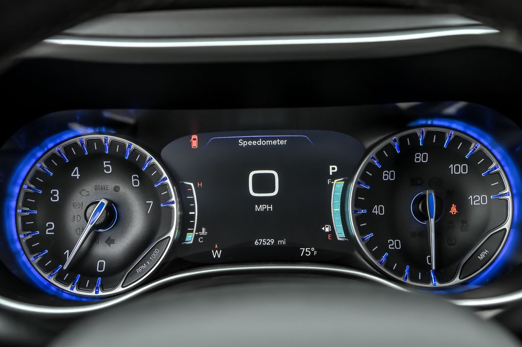 Used 2023 Chrysler Pacifica - photo 11