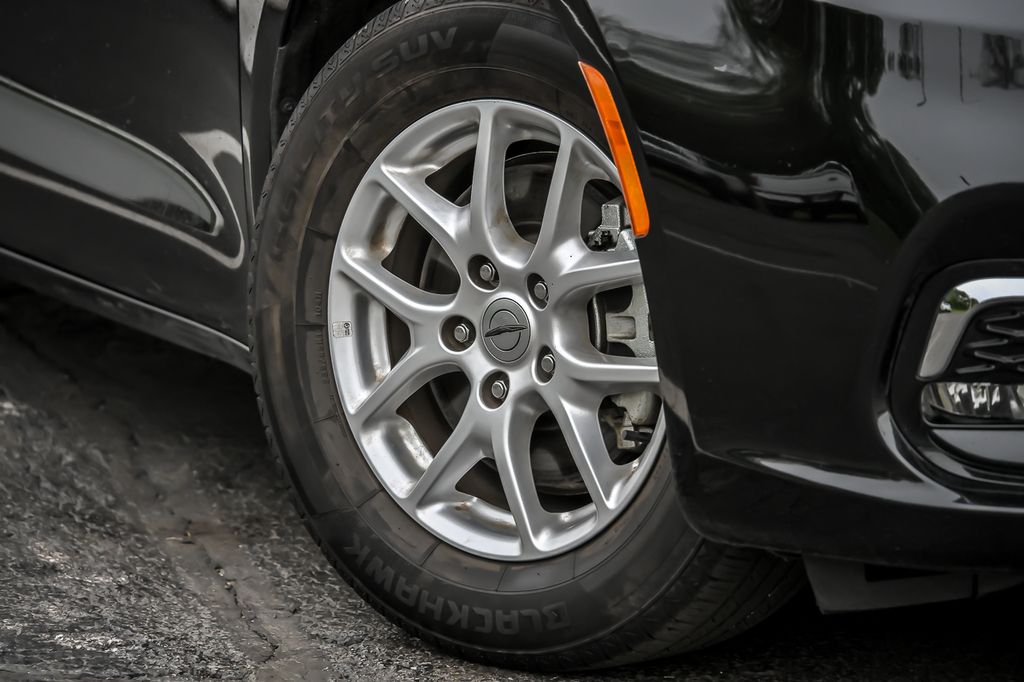 Used 2023 Chrysler Pacifica - photo 5