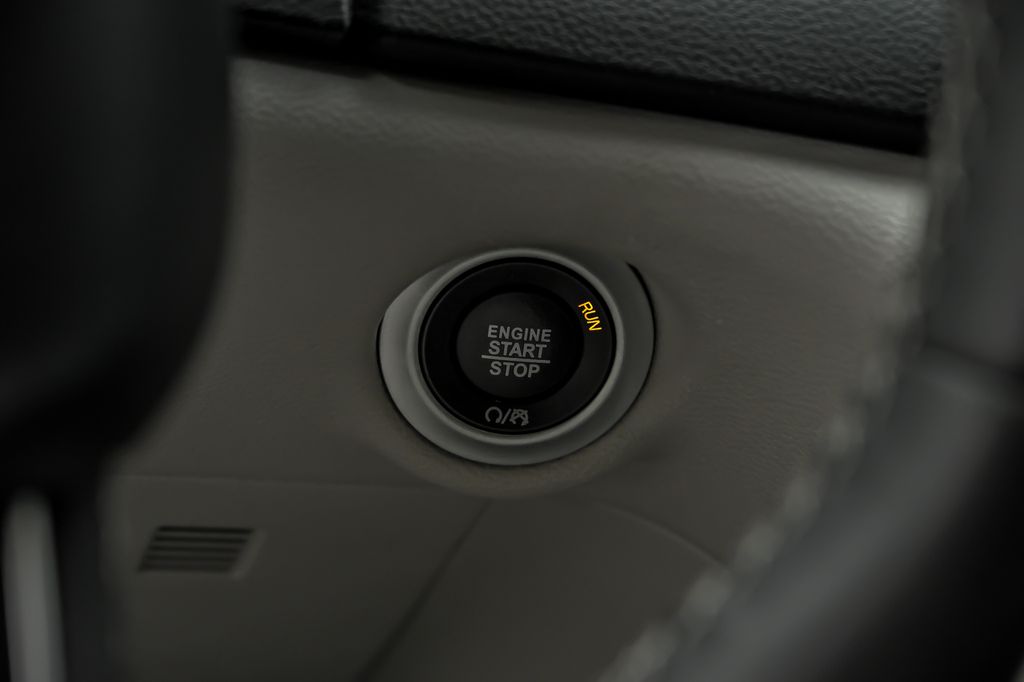 Used 2023 Chrysler Pacifica - photo 13