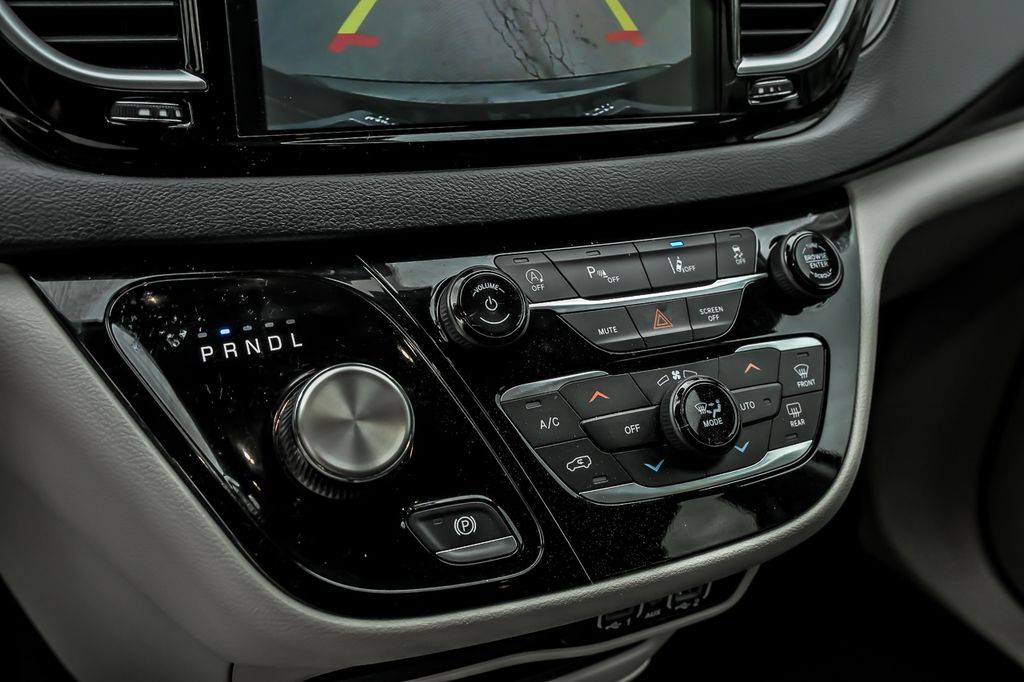Used 2023 Chrysler Pacifica - photo 15