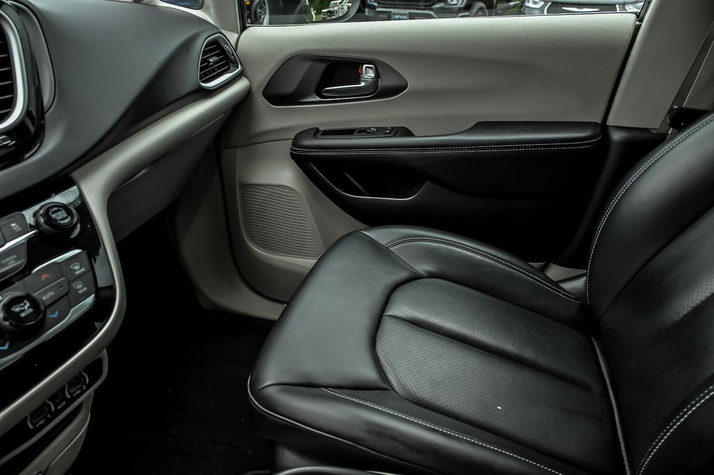 Used 2023 Chrysler Pacifica - photo 17