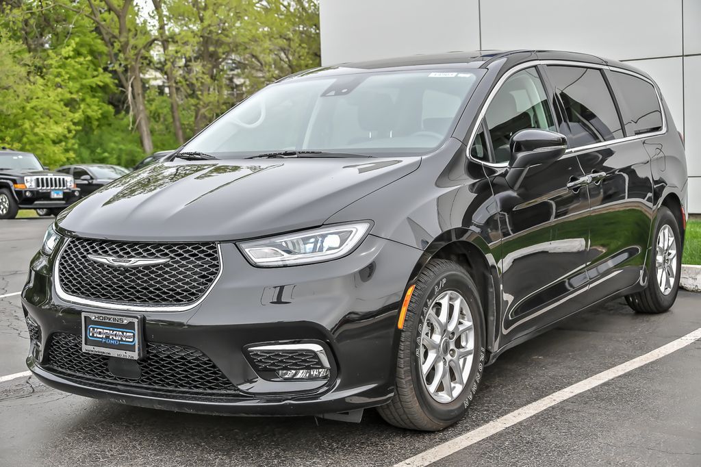 Used 2023 Chrysler Pacifica - photo 7