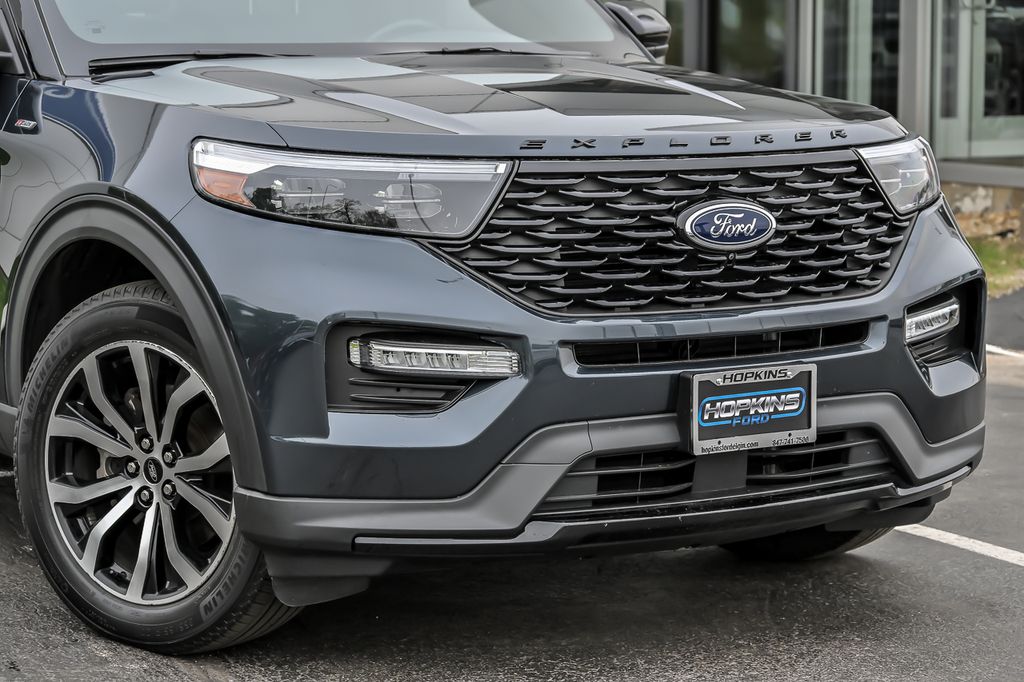 Used 2023 Ford Explorer - photo 2