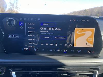 Used 2025 Chevrolet Traverse - photo 1