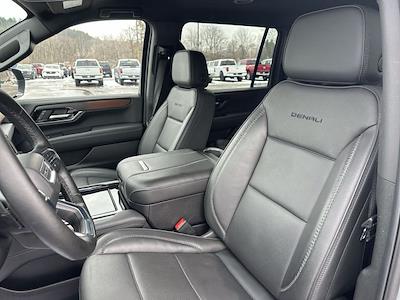 Used 2025 GMC Yukon XL - photo 1