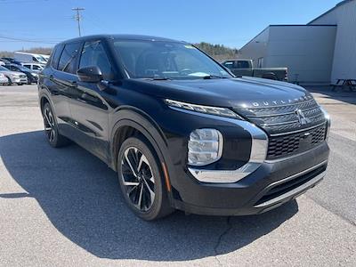 Used 2022 Mitsubishi Outlander - photo 2