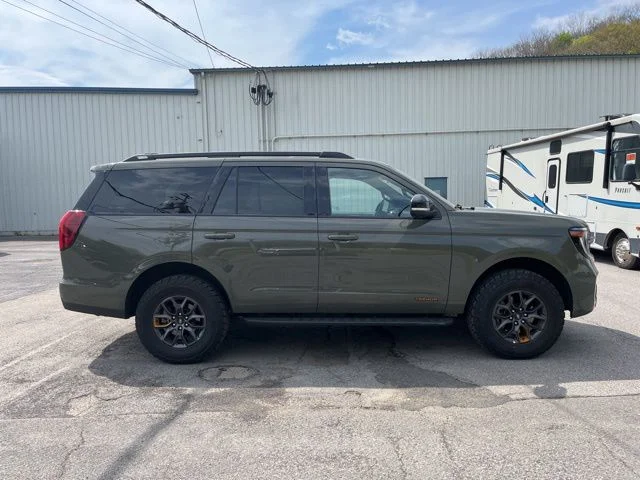 Used 2025 Ford Expedition - photo 5