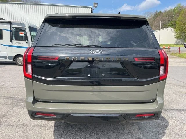Used 2025 Ford Expedition - photo 7