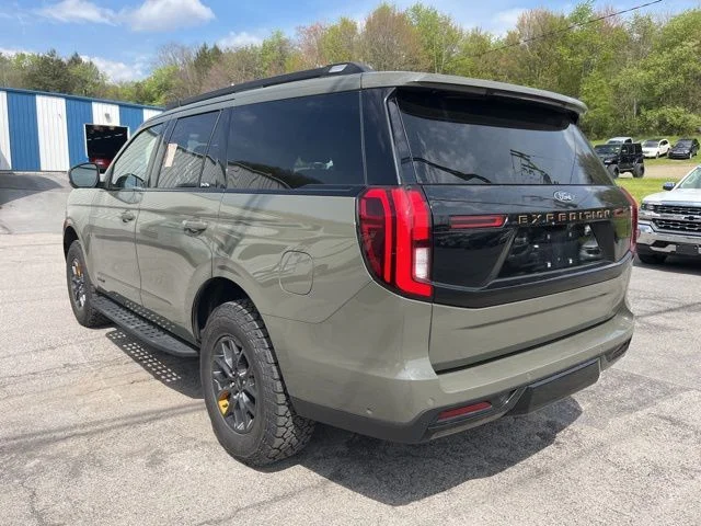 Used 2025 Ford Expedition - photo 8
