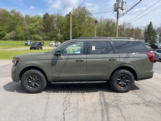 Used 2025 Ford Expedition - photo 9
