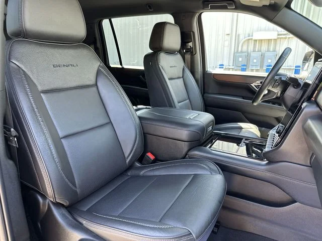 Used 2025 GMC Yukon XL - photo 28