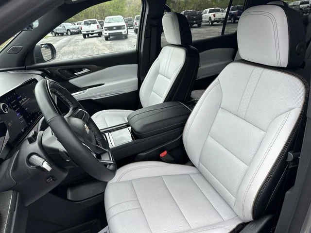 Used 2025 Chevrolet Traverse - photo 16