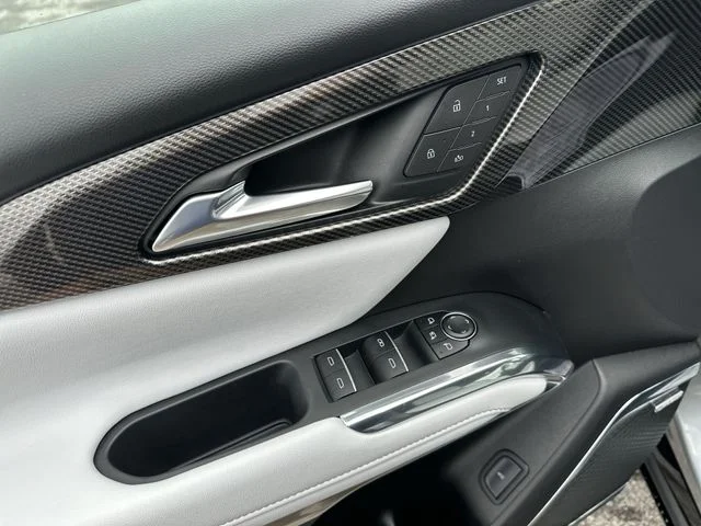 Used 2025 Chevrolet Traverse - photo 18