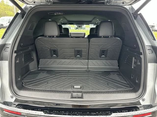 Used 2025 Chevrolet Traverse - photo 24