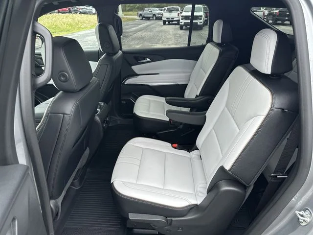Used 2025 Chevrolet Traverse - photo 28