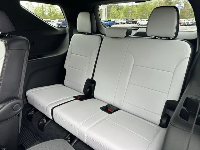 Used 2025 Chevrolet Traverse - photo 29