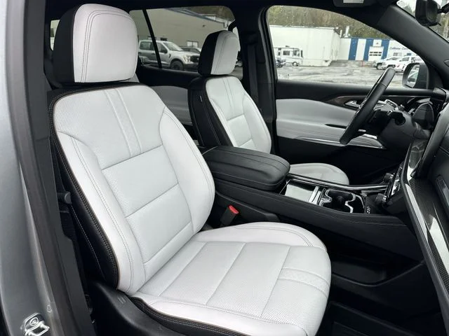 Used 2025 Chevrolet Traverse - photo 30