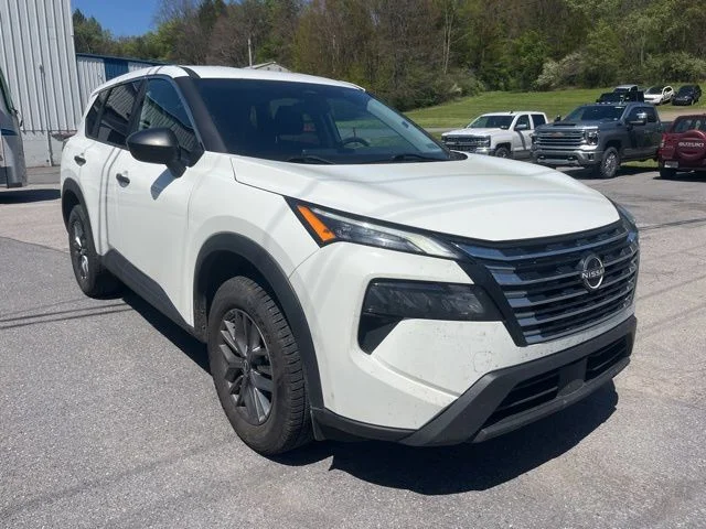 Used 2024 Nissan Rogue - photo 2
