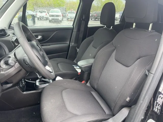 Used 2023 Jeep Renegade - photo 12