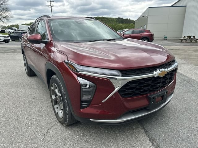 Used 2025 Chevrolet Trax - photo 12