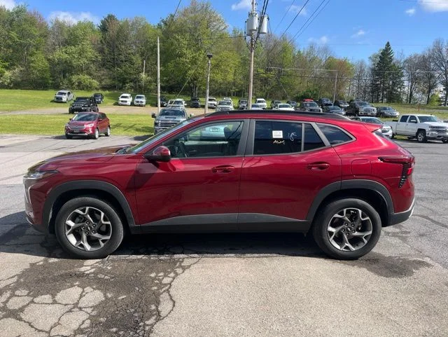 Used 2025 Chevrolet Trax - photo 10