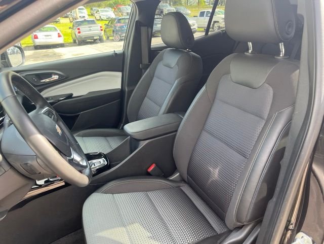 Used 2025 Chevrolet Trax - photo 13
