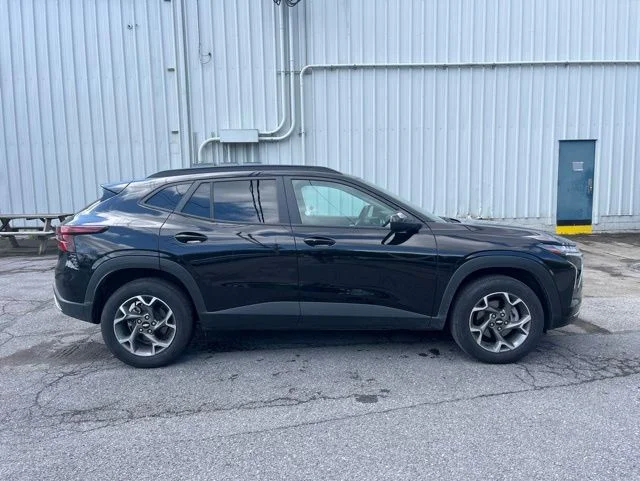 Used 2025 Chevrolet Trax - photo 5
