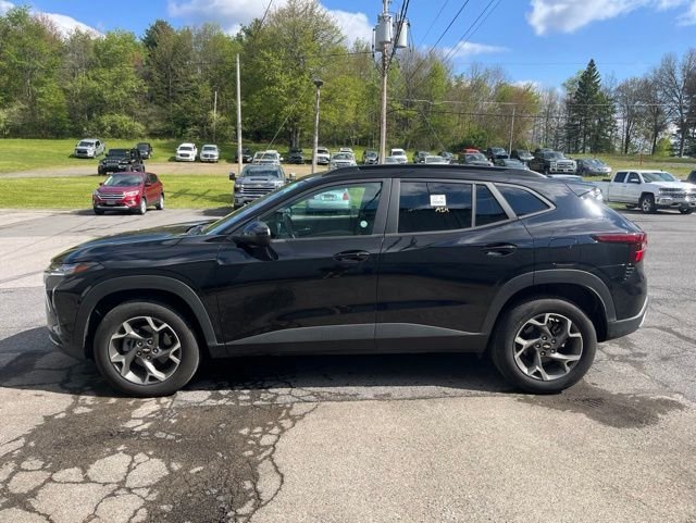 Used 2025 Chevrolet Trax - photo 10
