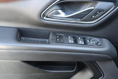 Used 2024 GMC Yukon - photo 1