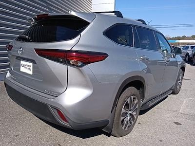 Used 2023 Toyota Highlander - photo 1
