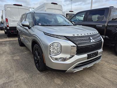 Used 2023 Mitsubishi Outlander - photo 1